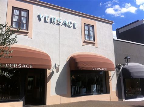 versace sicilia outlet village facebook|sicilia outlet village scam.